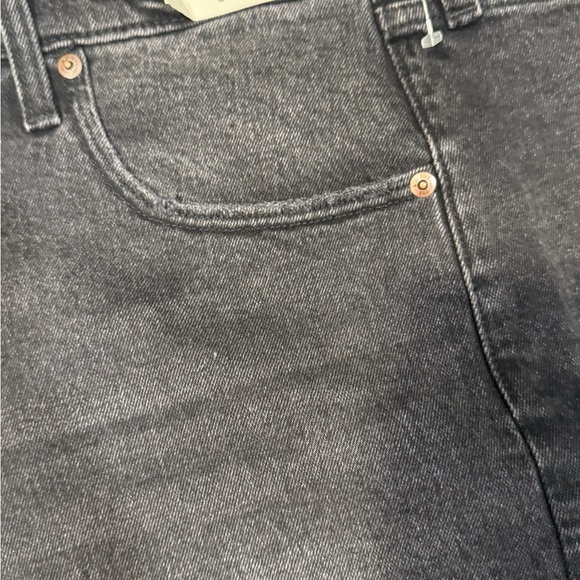 Abercrombie & Fitch The 90s Relaxed High Rise Distressed Cutoff Short NWT 37/24 - Picture 9 of 16